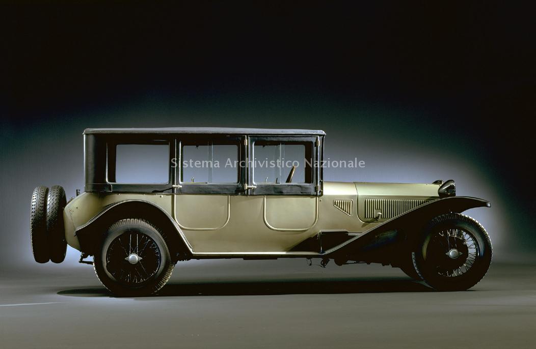   Lancia "Lambda I-V", serie 1922-25 (Archivio e centro storico Fiat, fondo Lancia).
