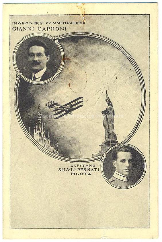   Cartolina pubblicitaria del triplano "Caproni" che sorvola Milano e New York; nei tondi i ritratti di Gianni Caproni e di Silvio Resnati, 1915 ca. (Archivio privato).
