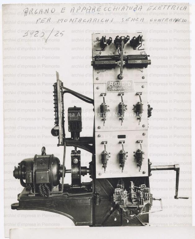   Argano e apparecchiatura elettrica per montacarichi prodotta dall\'azienda Agudio, 1920-1925 (Agudio spa, fondo Agudio spa).
