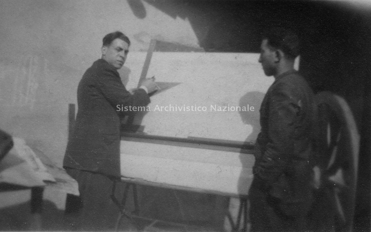   Francesco ed Eugenio Cassani al tecnigrafo, Treviglio, 1930 (Archivio storico SAME)
