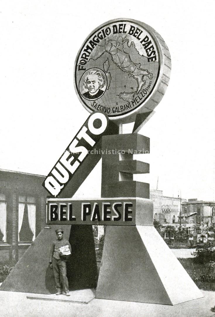   Totem pubblicitario della Galbani-Bel Paese in occasione della Fiera campionaria, Milano 1930 (Fondazione Fiera Milano, fondo Fotografico)
